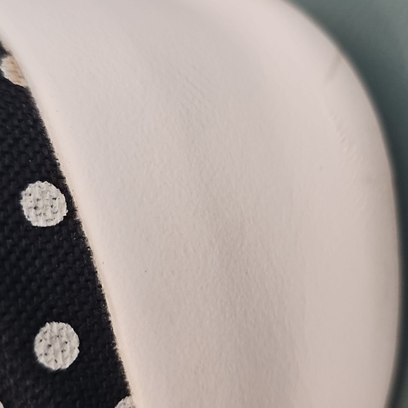 Black nike's HYPERF3SH Sneakers. Size 8.5. Black With White Dots. Very Good Used - Picture 5 of 10